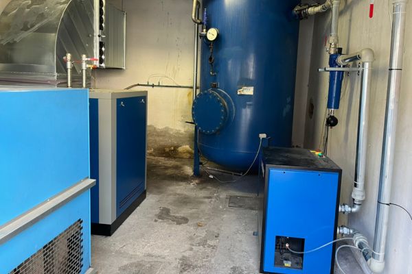 Nová kompresorová stanice se sušičem, filtrací Zephyr